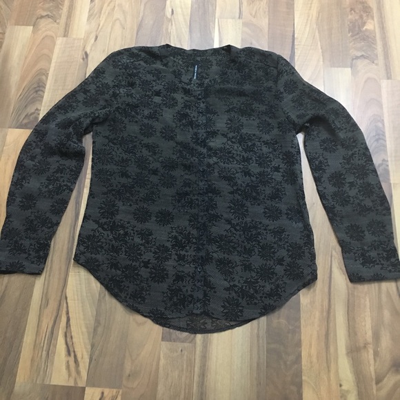 Walter Baker Tops - 🚨 5/$25 SALE 🚨 Walter Baker Size Small Floral Sheer Top